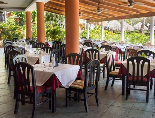 Outdoor dining at Occidental Tamarindo